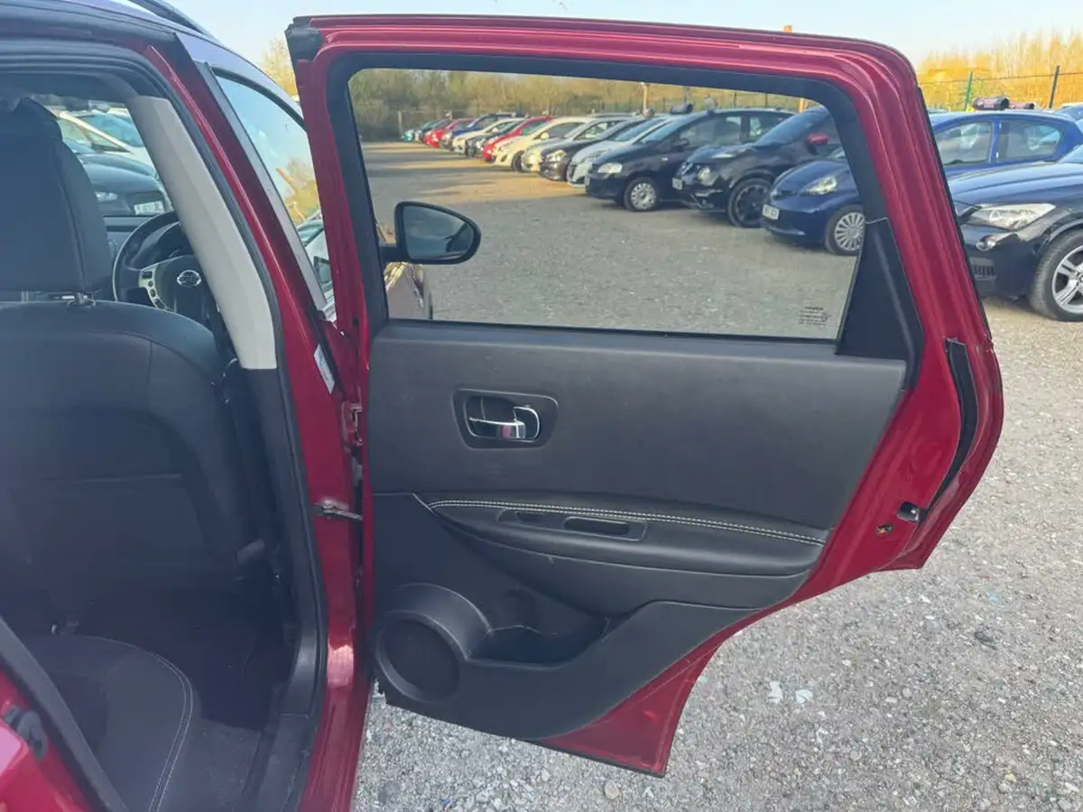 2013-nissan-qashqai-16-360-cvt-big-22