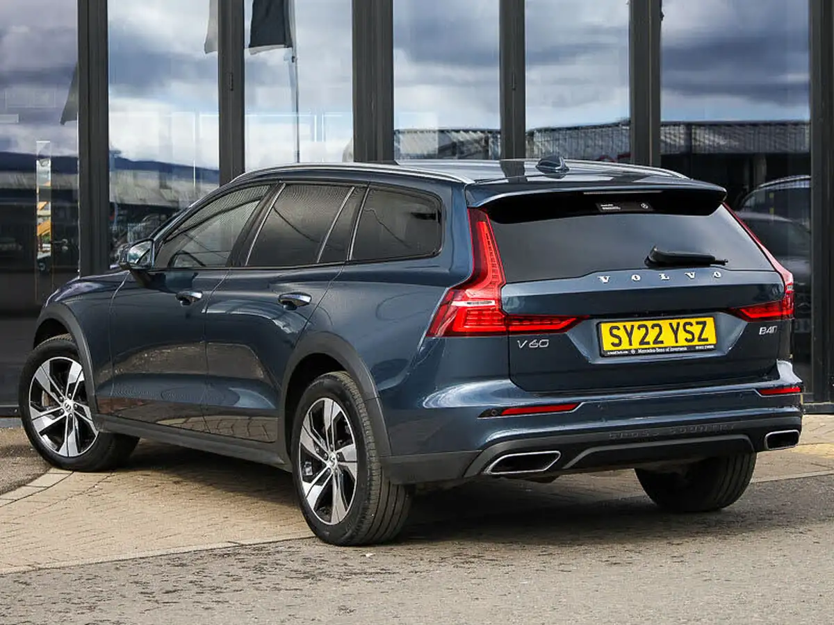 2021-volvo-v60-20td-b4-cross-country-big-1