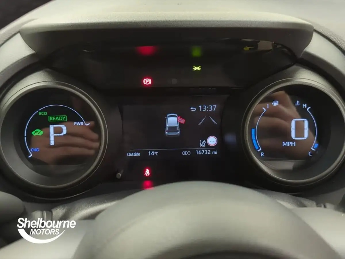 2021-toyota-yaris-15-vvt-i-design-big-5