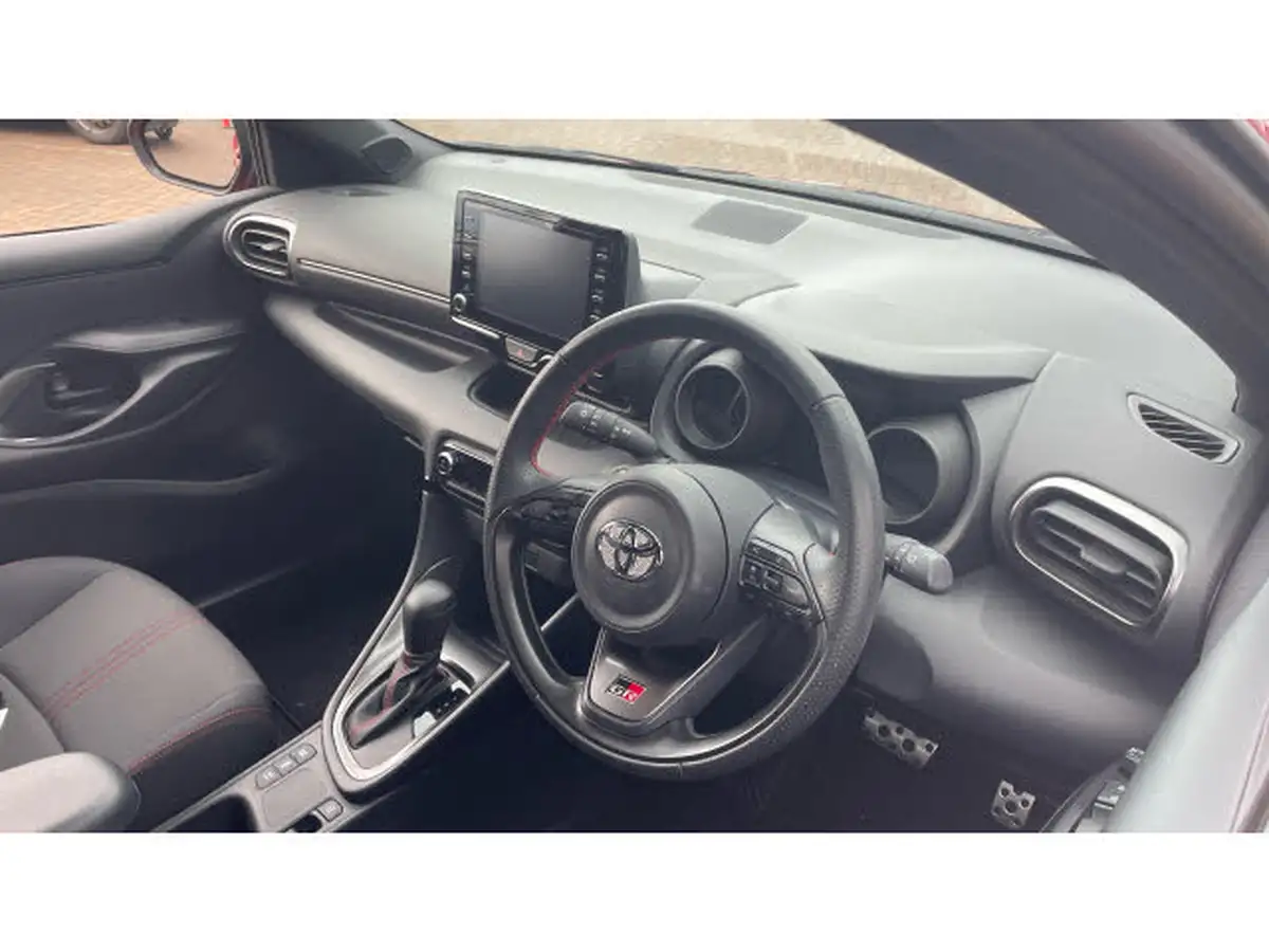 2023-toyota-yaris-15-vvt-i-gr-sport-114bhp-big-10