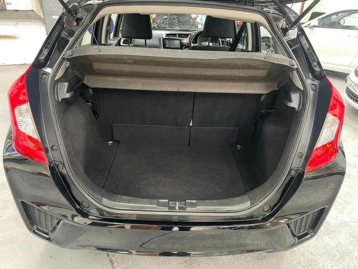 2015-honda-jazz-13-i-vtec-se-big-11