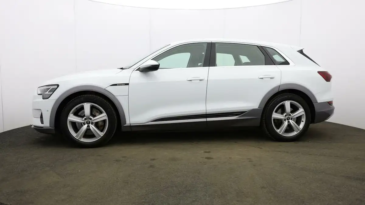 2021-audi-e-tron-50e-technik-station-wagon-big-67