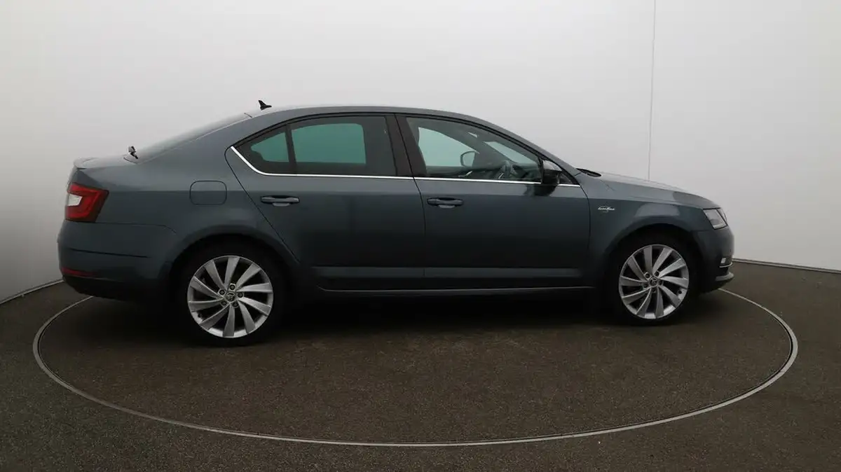 2019-skoda-octavia-20-tsi-laurin-klement-hatchback-big-43