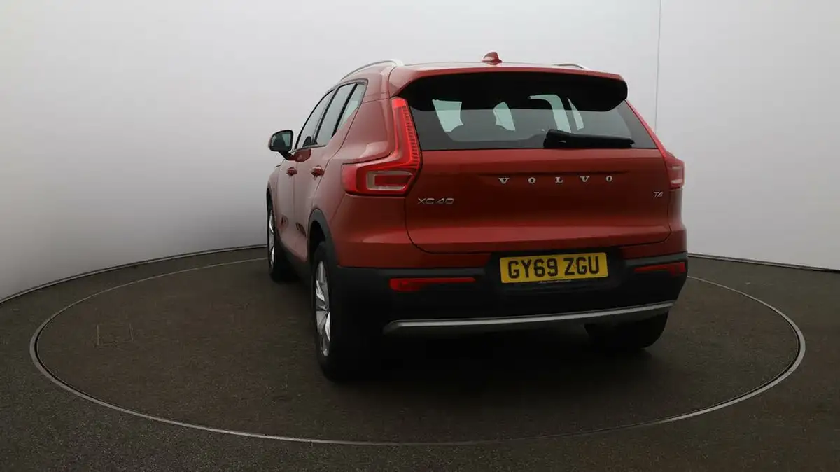 2019-volvo-xc40-20-t4-momentum-pro-big-57