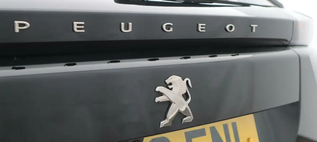 2022-peugeot-2008-suv-e-gt-premium-big-23