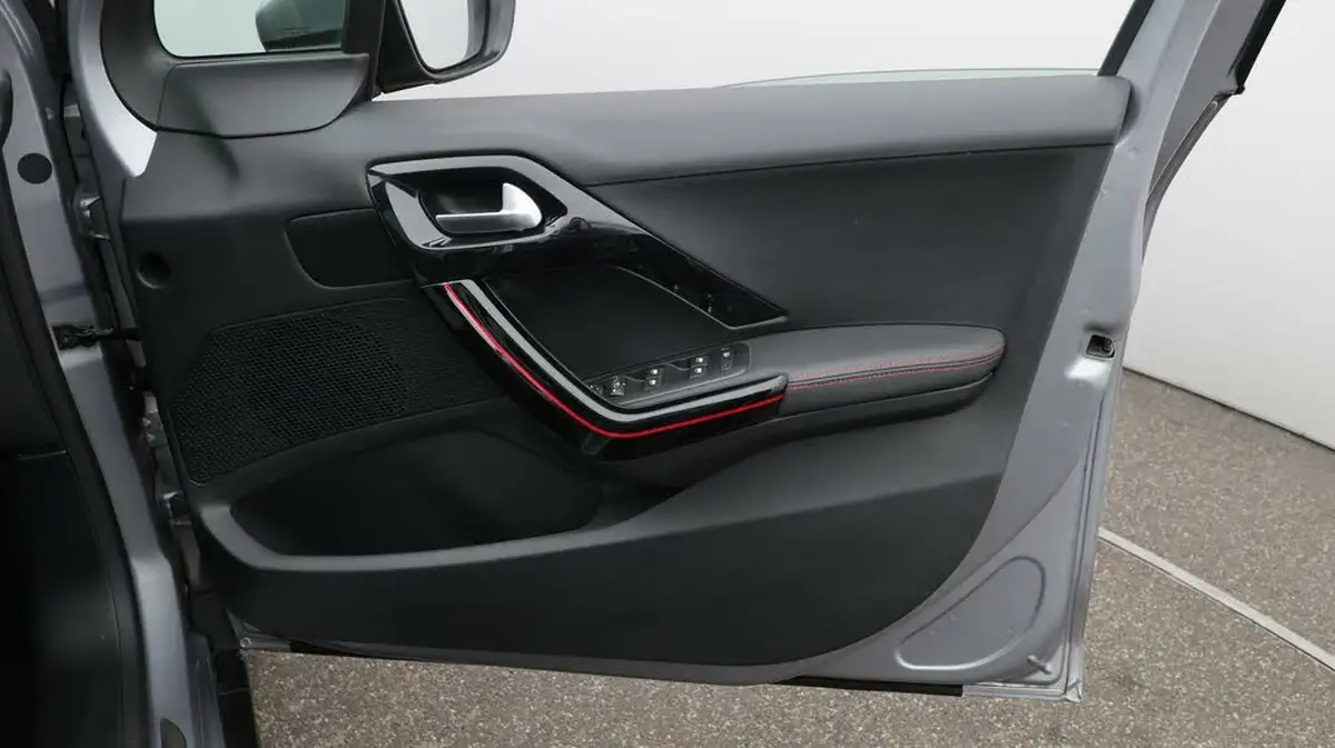 2018-peugeot-2008-suv-12-puretech-gt-line-110bhp-eat6-big-15