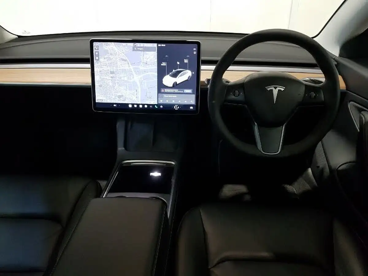 2020-tesla-model-3-e-long-range-big-2