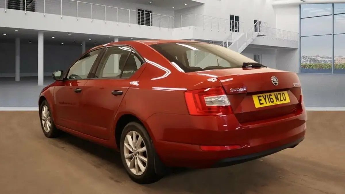 2016-skoda-octavia-16tdi-hatchback-dsg-big-6