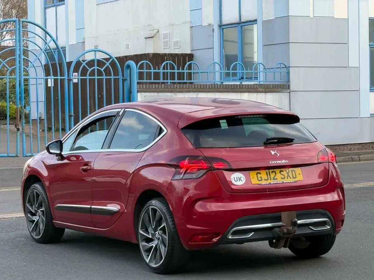 2012-citroen-ds4-20hdi-dsport-big-12