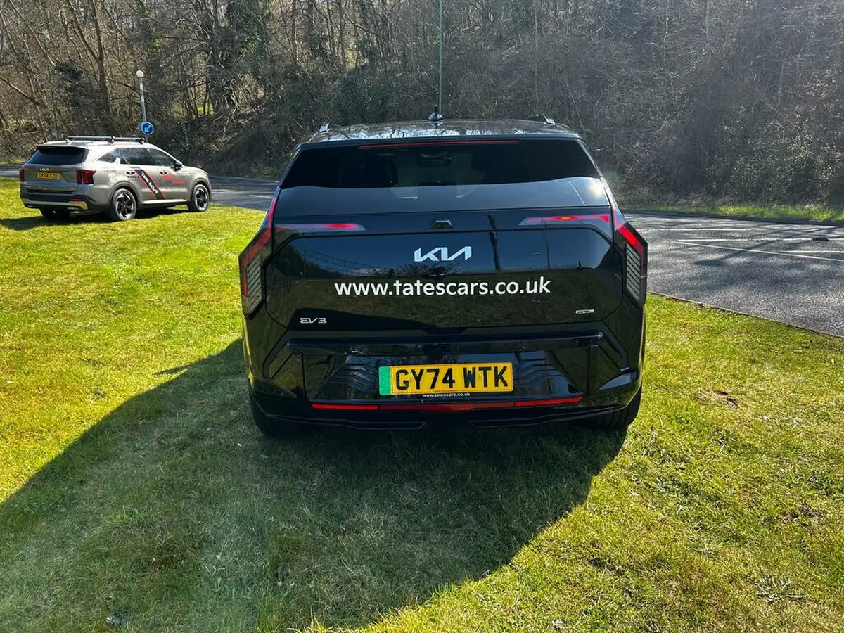 2024-kia-ev3-e-gt-line-s-big-3