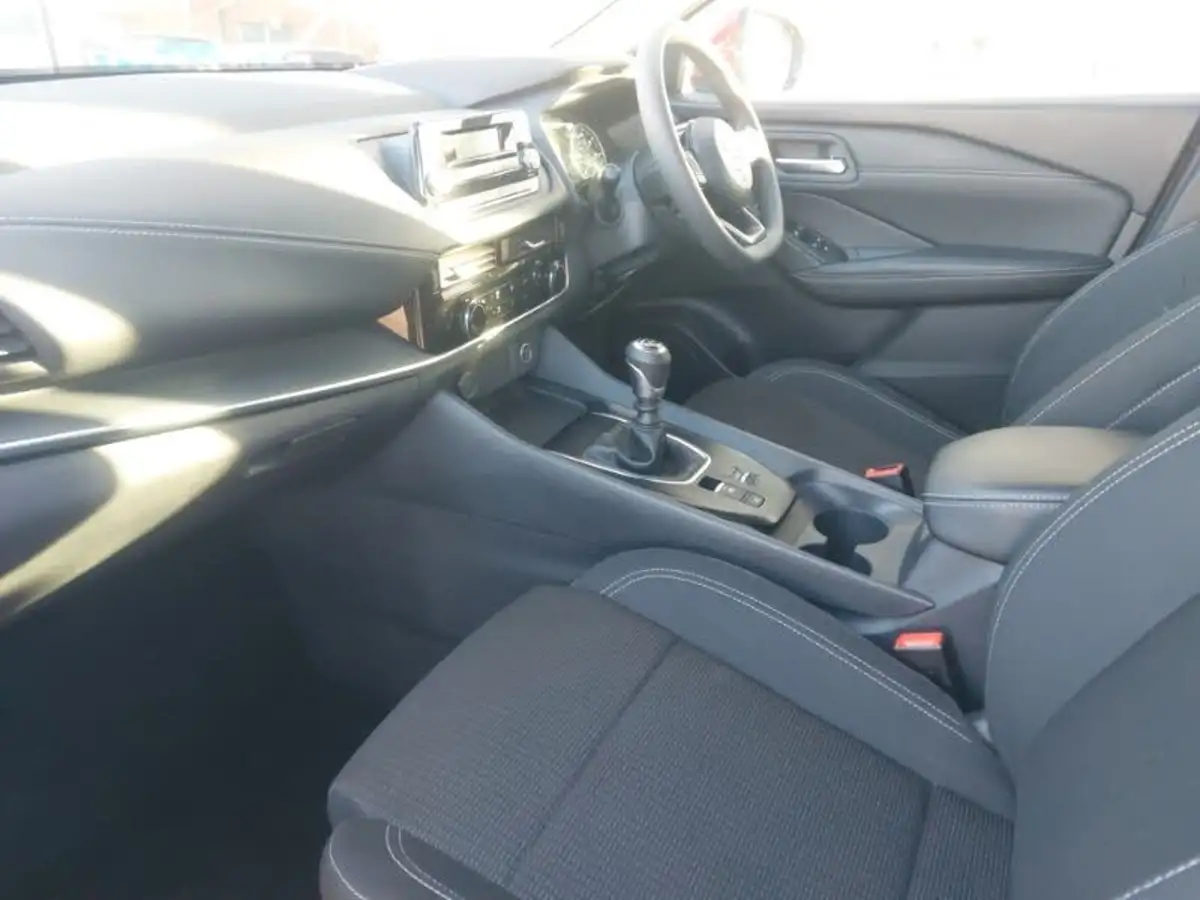 2021-nissan-qashqai-13-dig-t-visia-big-4