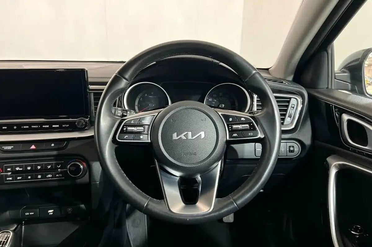 2022-kia-ceed-15-t-gdi-3-hatchback-big-23