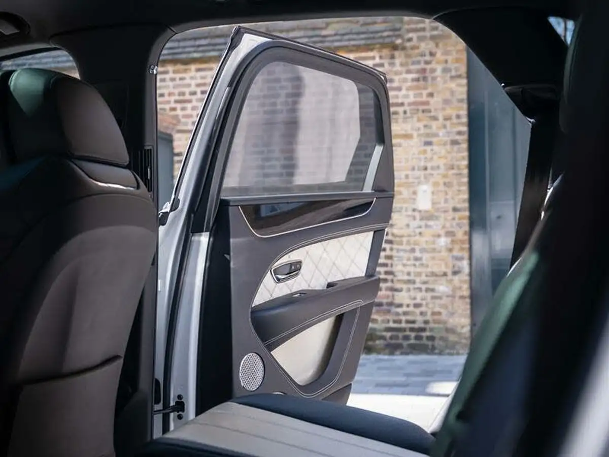 2019-bentley-bentayga-40-v8-big-52