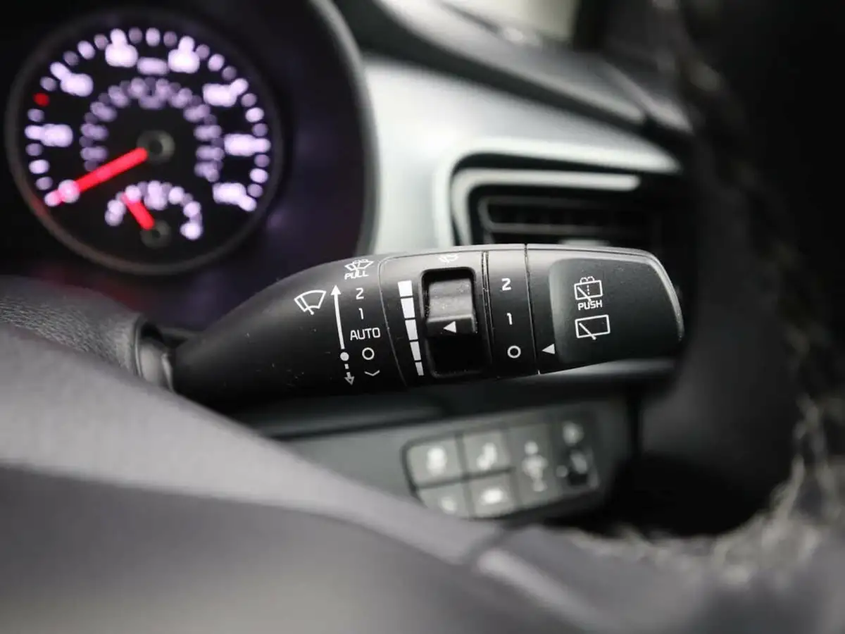 2018-kia-stonic-10-t-gdi-4-big-33