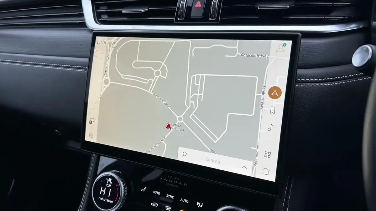 2024-jaguar-f-pace-20-d200-r-dynamic-hse-black-big-10