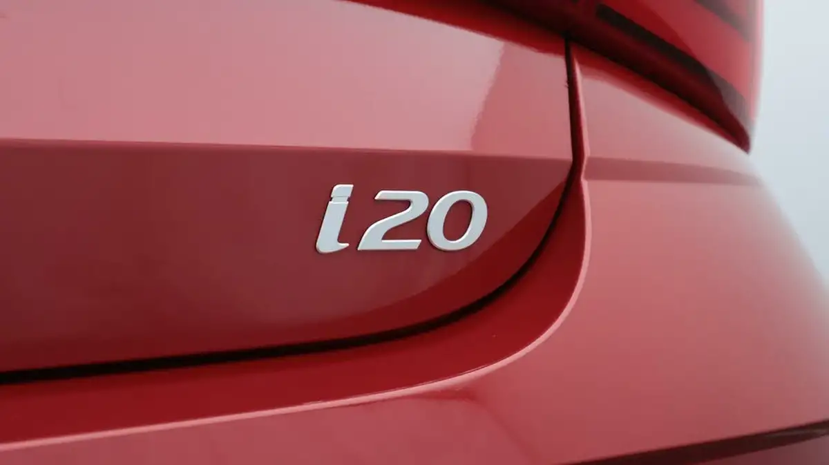 2024-hyundai-i20-10-t-gdi-premium-two-tone-roof-big-22