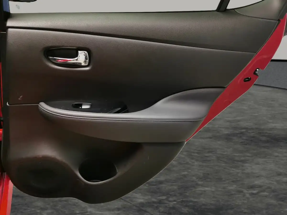 2022-nissan-leaf-e-tekna-39kwh-big-40