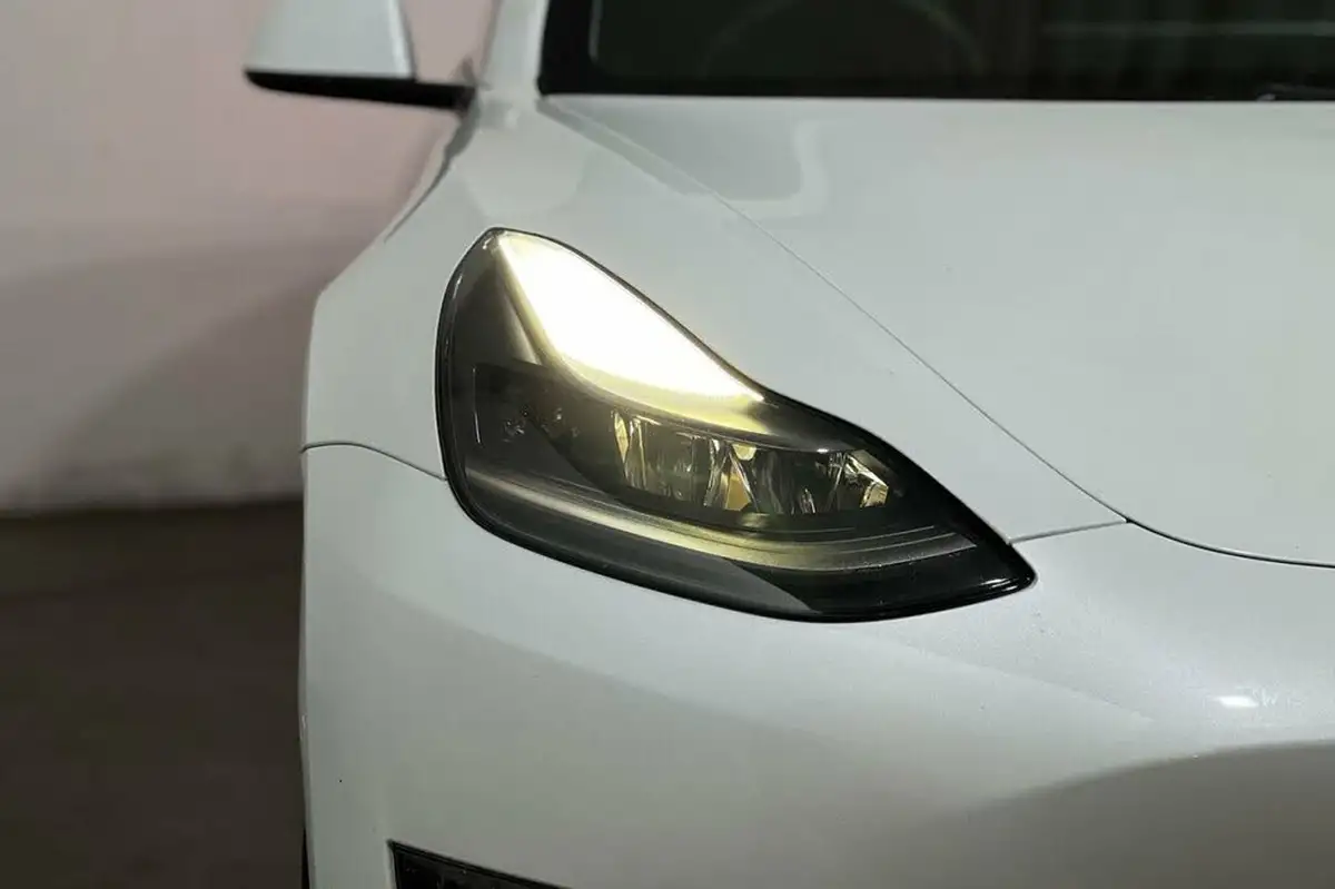 2022-tesla-model-3-e-long-range-big-15