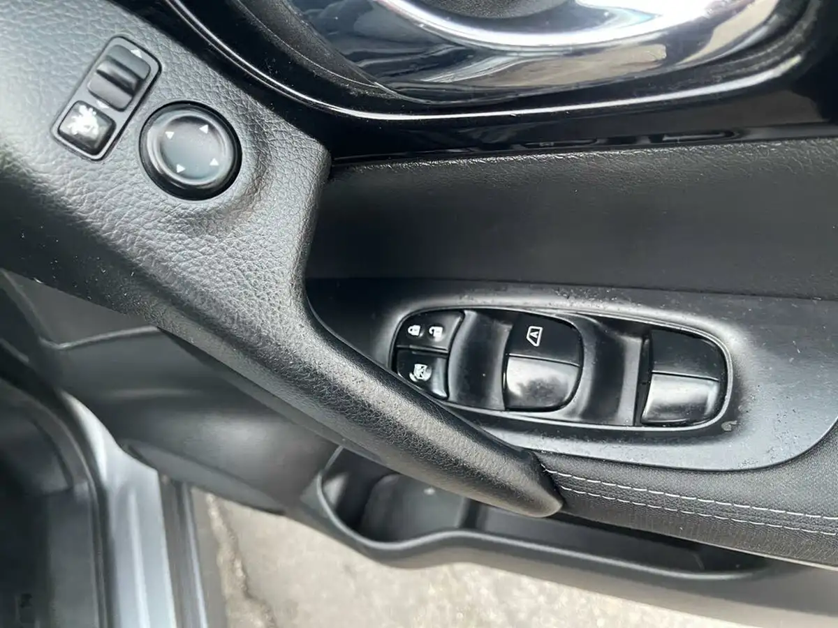 2015-nissan-qashqai-12-acenta-premium-big-20