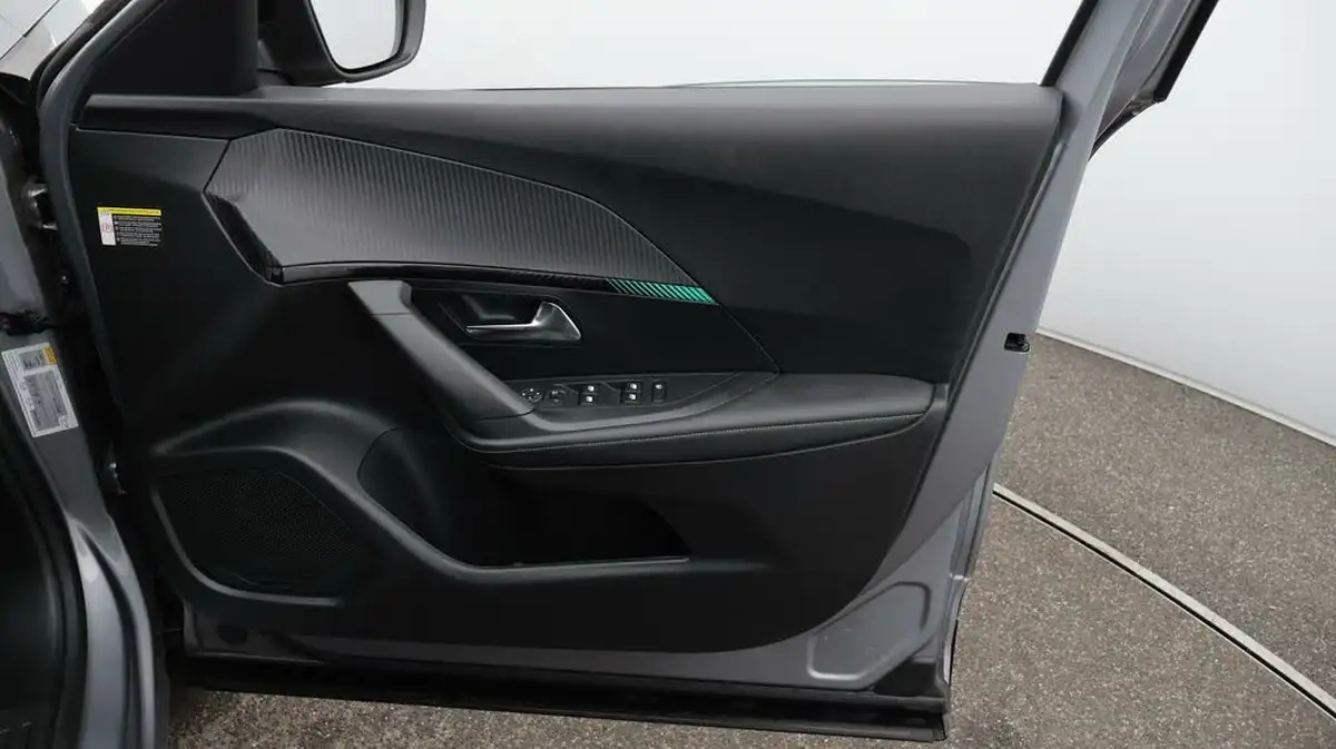 2023-peugeot-2008-suv-12-puretech-allure-premium-130bhp-eat8-big-15
