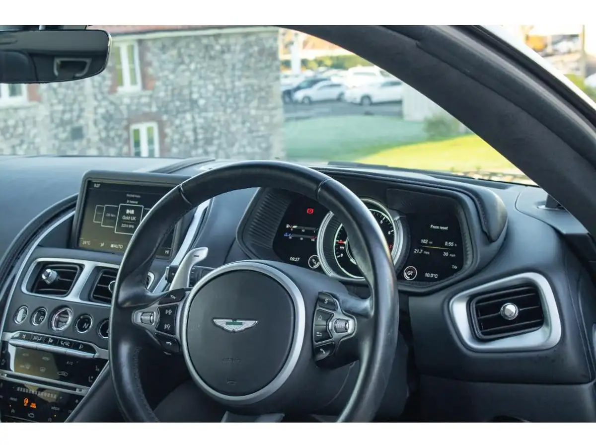 2016-aston-martin-db11-52-v12-launch-edition-big-9