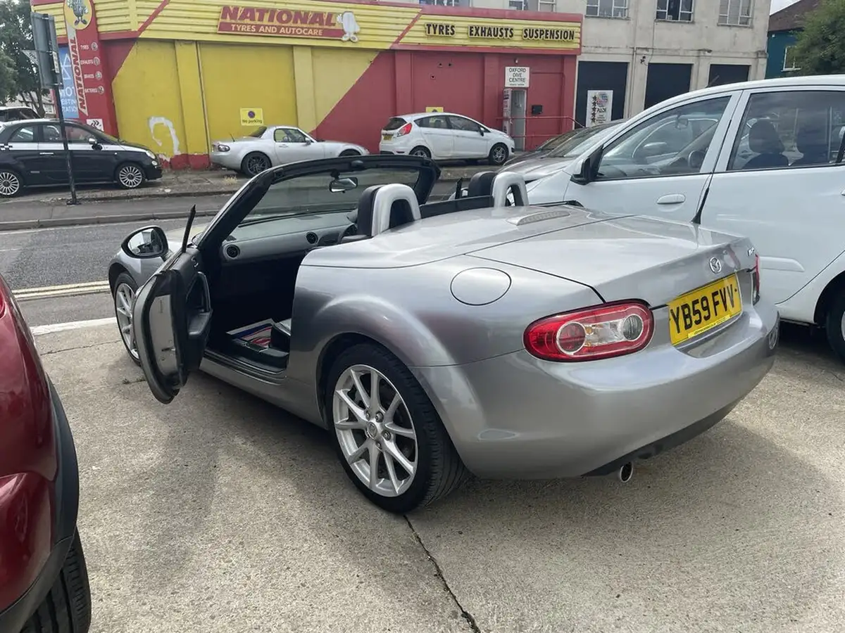 2010-mazda-mx-5-20-roadster-sport-tech-big-7
