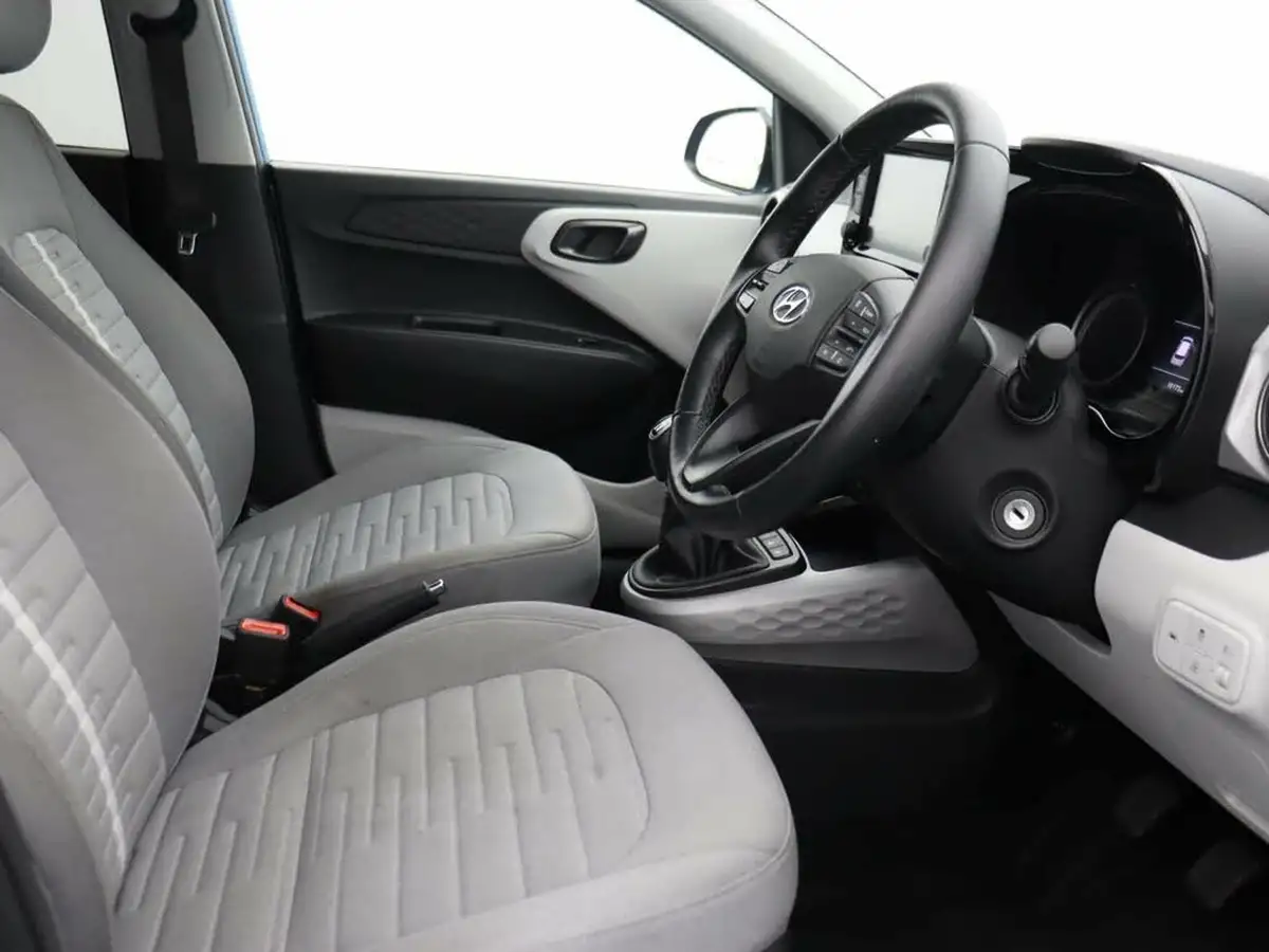 2021-hyundai-i10-10-premium-big-19