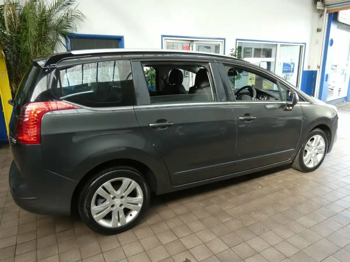 2014-peugeot-5008-16hdi-active-big-28