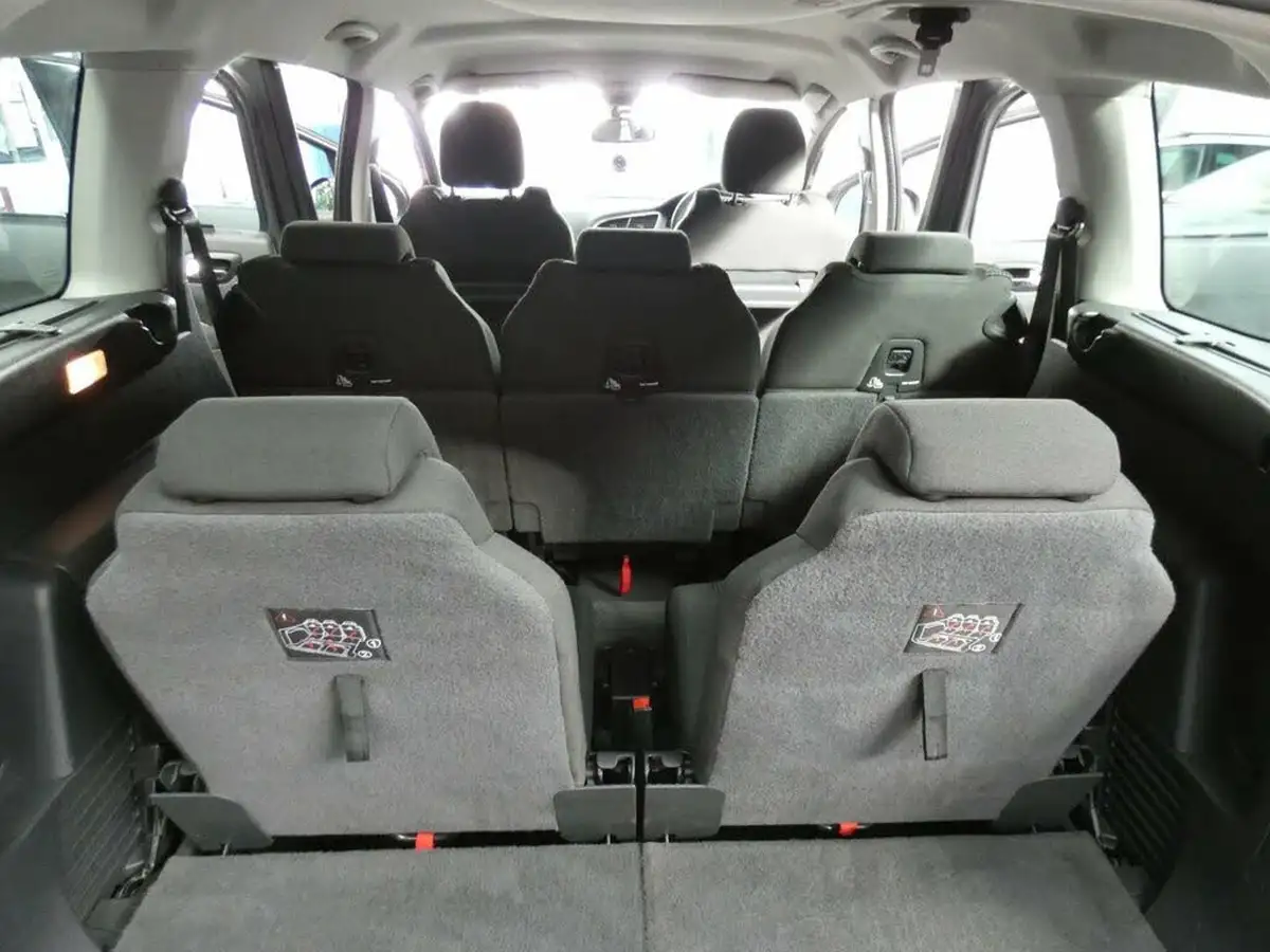 2014-peugeot-5008-16hdi-active-big-56