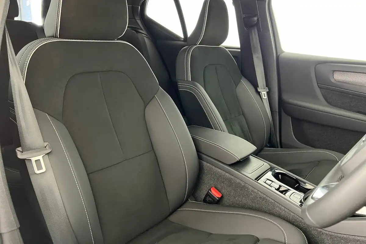 2024-volvo-xc40-20-b4-plus-big-28
