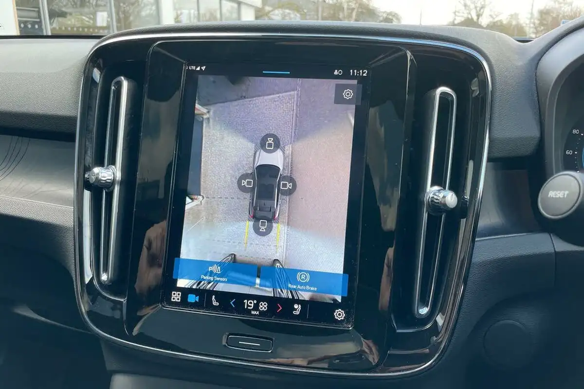 2022-volvo-c40-e-twin-recharge-pro-big-3