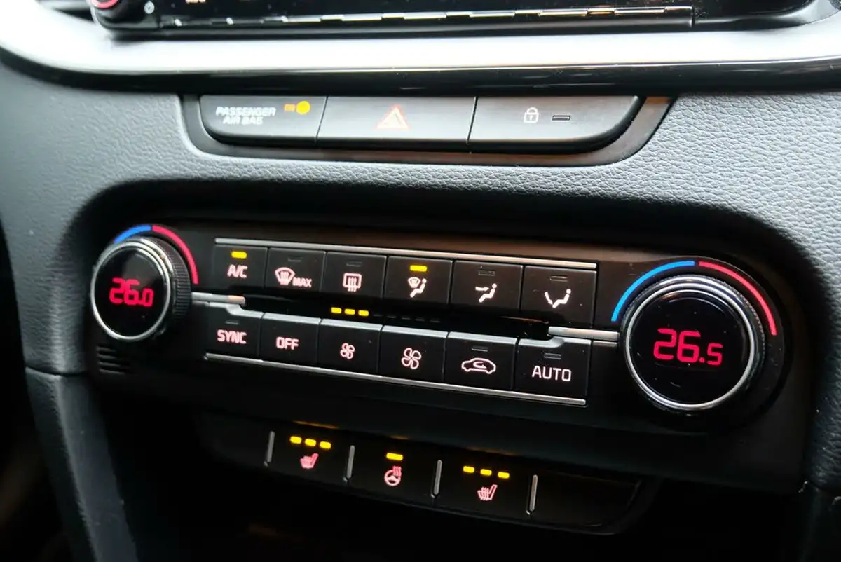 2024-kia-xceed-15-t-gdi-gt-line-138bhp-dct-big-23