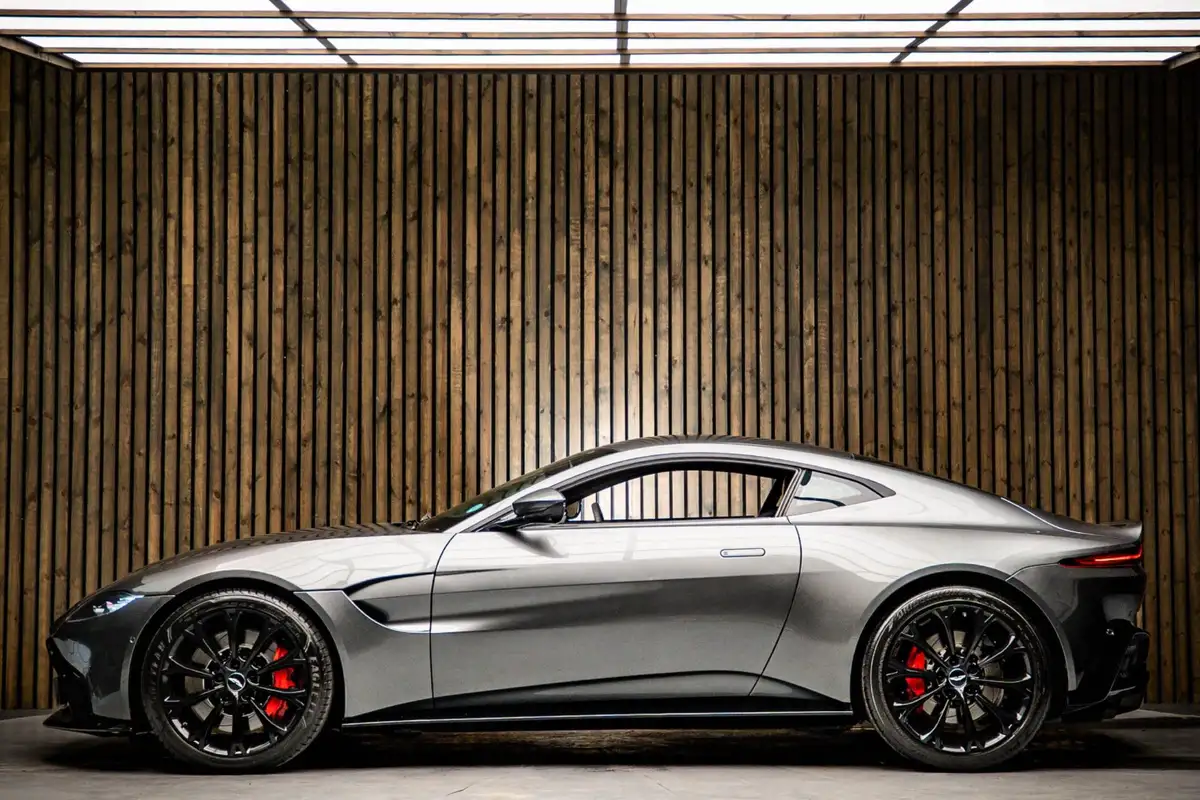 2018-aston-martin-vantage-40-v8-vantage-big-6