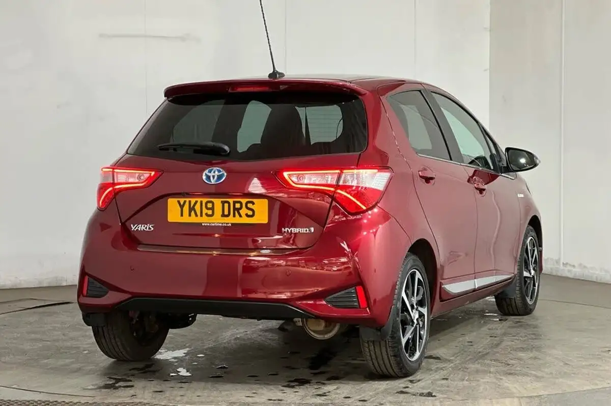 2019-toyota-yaris-15-vvt-i-excel-98bhp-hybrid-1497cc-e-cvt-big-20