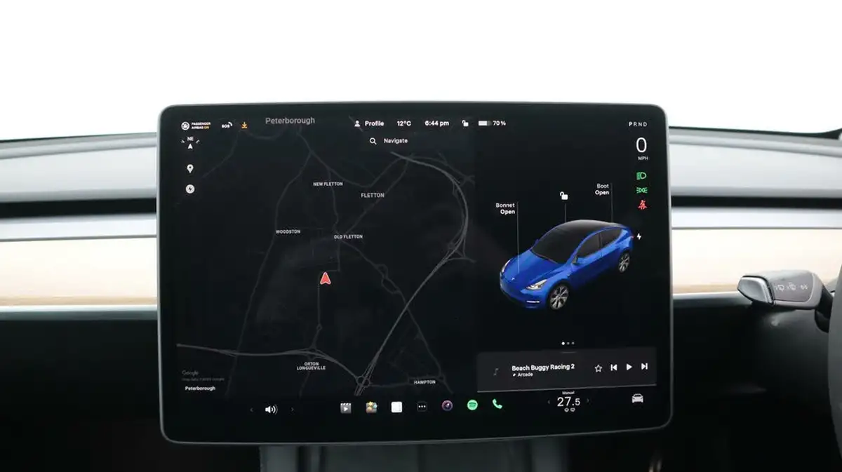 2022-tesla-model-y-e-long-range-big-11