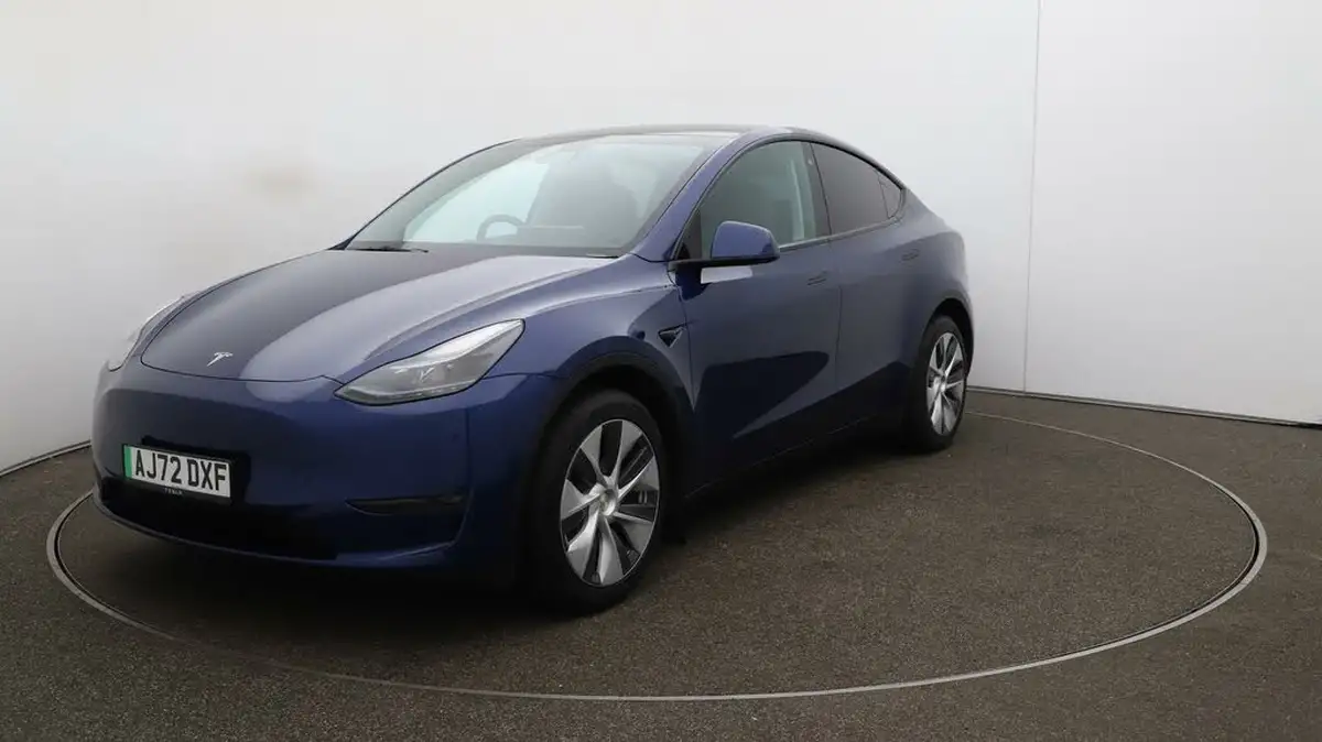 2022-tesla-model-y-e-long-range-big-35