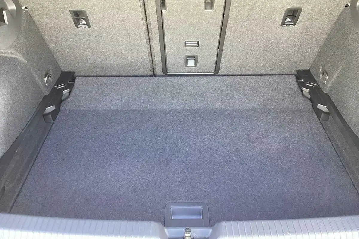2023-volkswagen-golf-15-etsi-style-130ps-hatchback-big-10