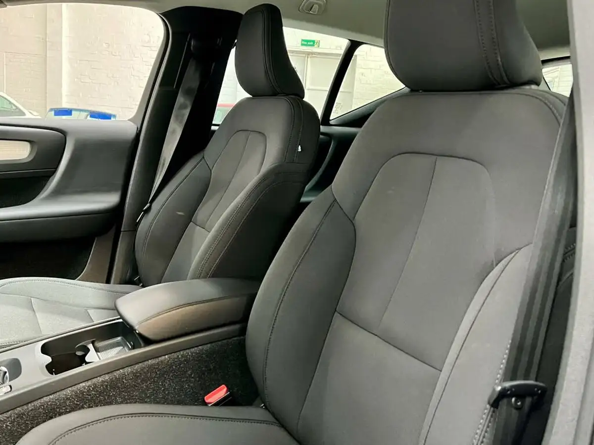 2020-volvo-xc40-15-t3-momentum-big-27