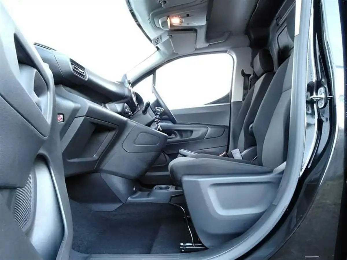 2022-toyota-proace-city-15d-active-big-11