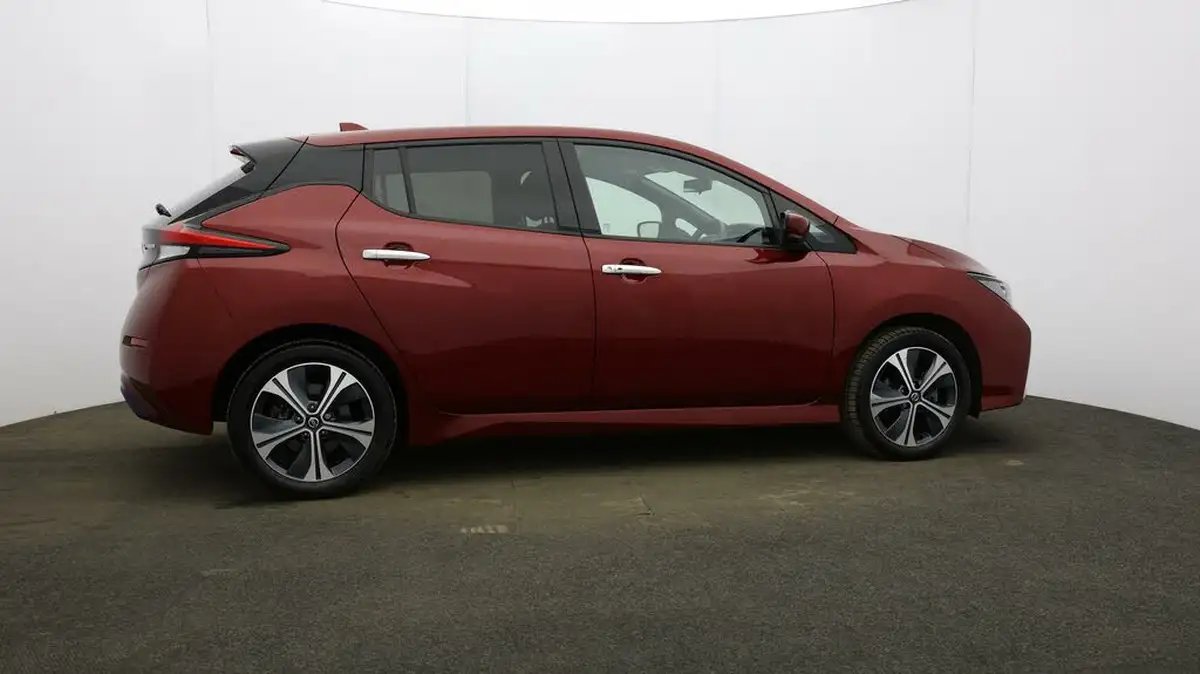 2021-nissan-leaf-e-e-tekna-big-47