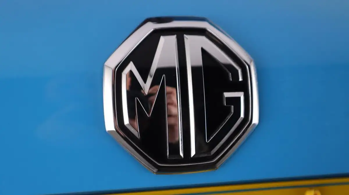 2022-mg-hs-15t-gdi-exclusive-162ps-big-20
