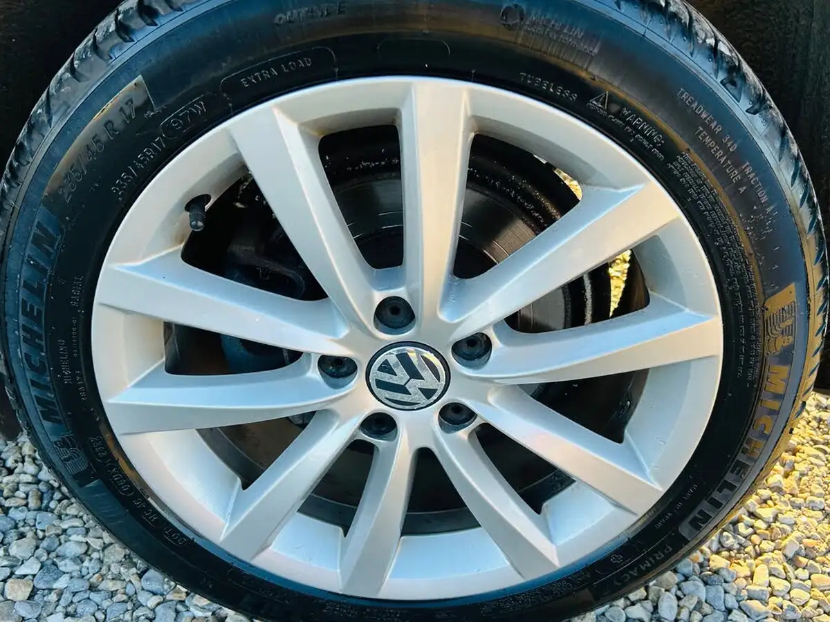 2014-volkswagen-passat-20tdi-executive-140ps-ss-estate-5d-big-2