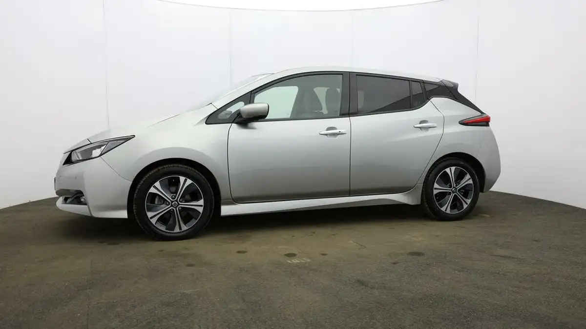 2021-nissan-leaf-e-tekna-big-32