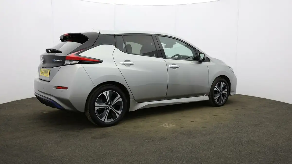 2021-nissan-leaf-e-tekna-big-56