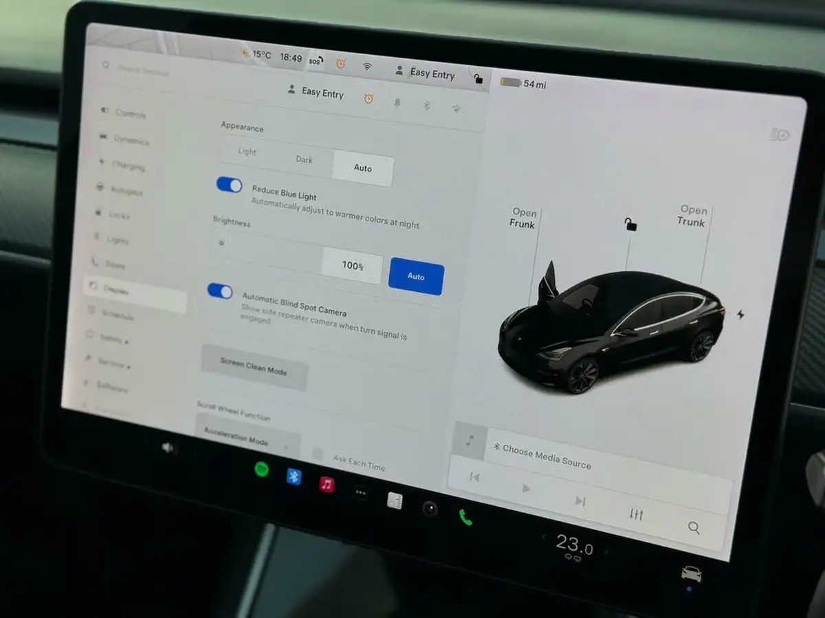 2020-tesla-model-3-e-performance-big-38