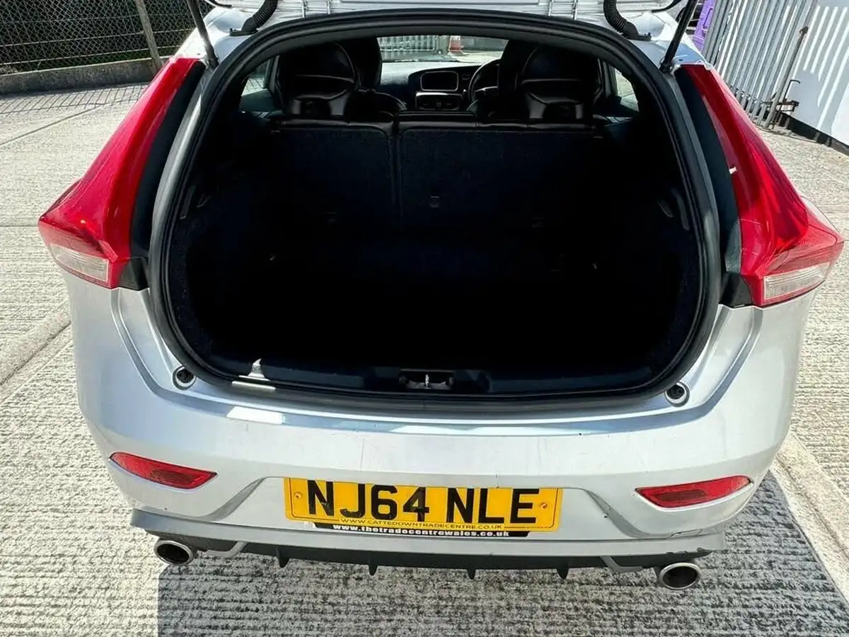 2014-volvo-v40-20td-d4-r-design-190bhp-nav-1969cc-big-4