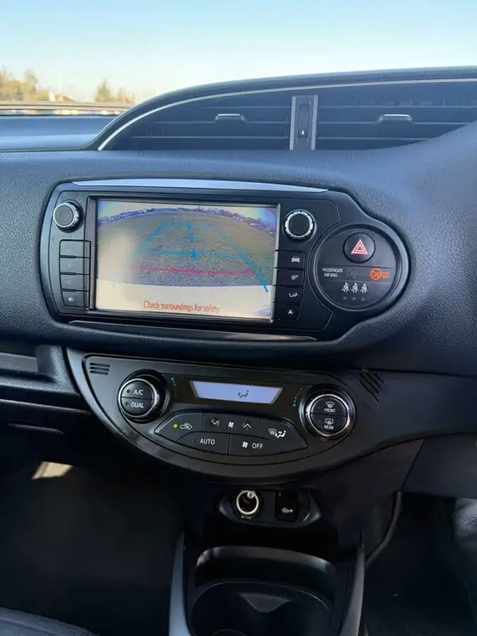 2015-toyota-yaris-15-vvt-i-excel-hybrid-15in-big-5