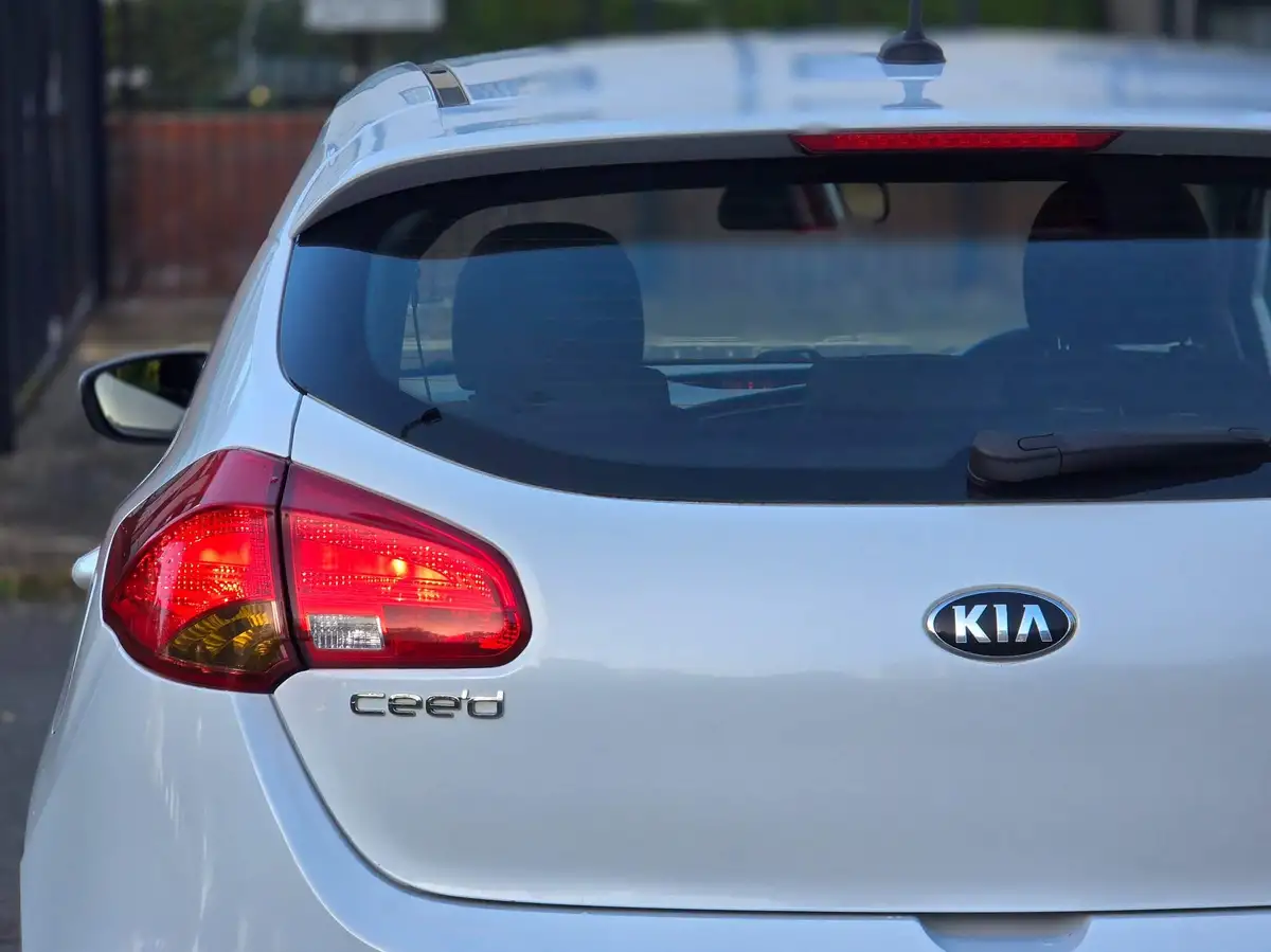 2016-kia-ceed-16crdi-1-hatchback-big-19
