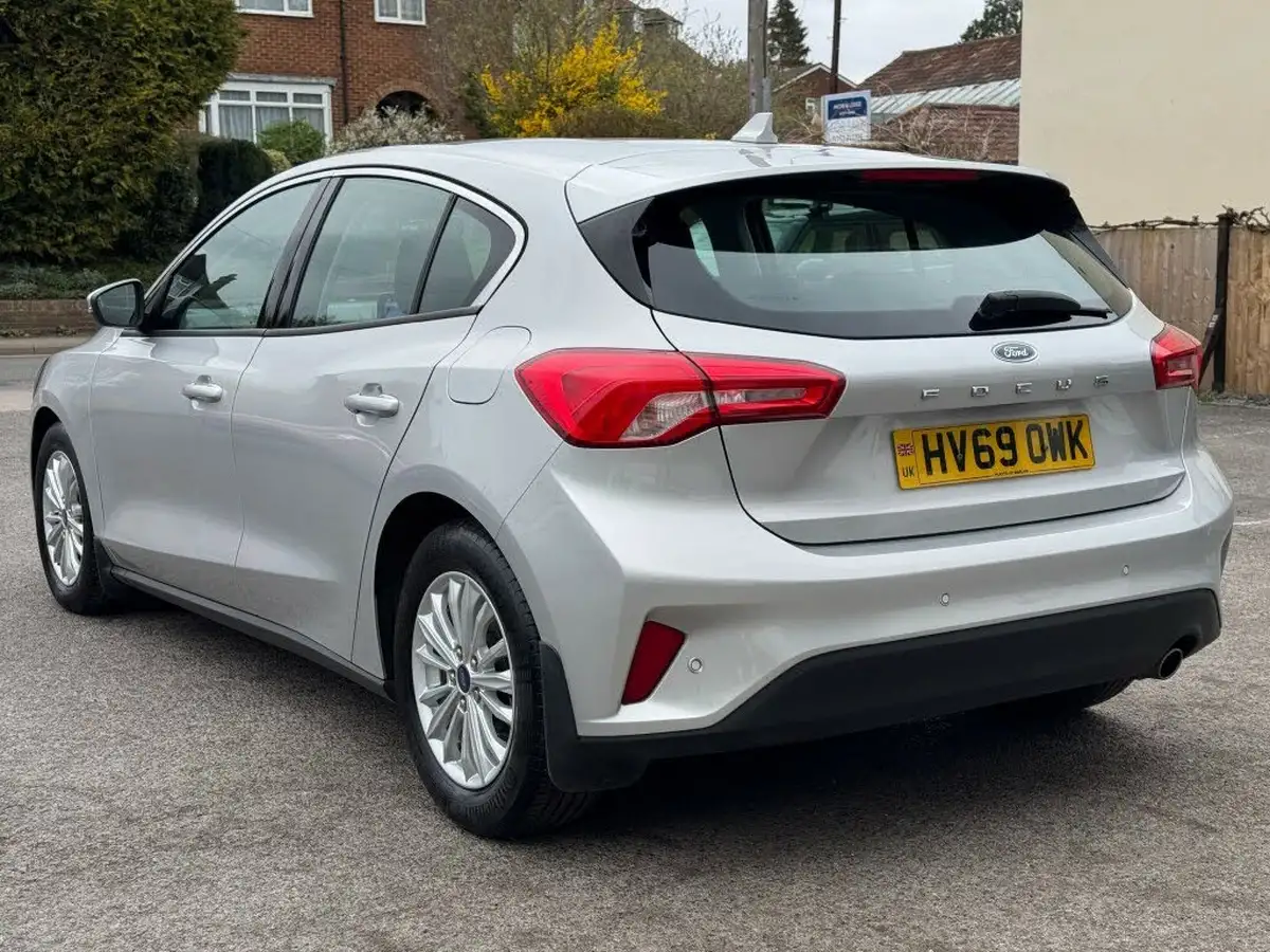 2019-ford-focus-10t-titanium-hatchback-big-5