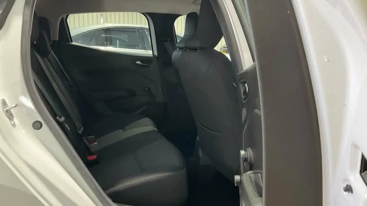 2021-renault-clio-10-sce-play-75bhp-big-7